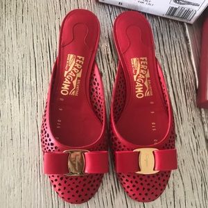 Salvatore Ferragamo Emile LC size 6B Pam calf